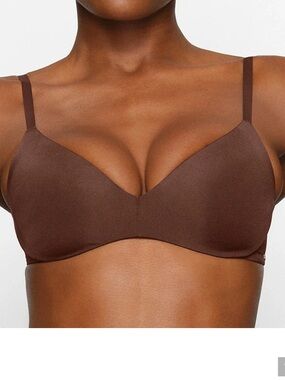SKIMS Wireless Form Bra — Brown 32A